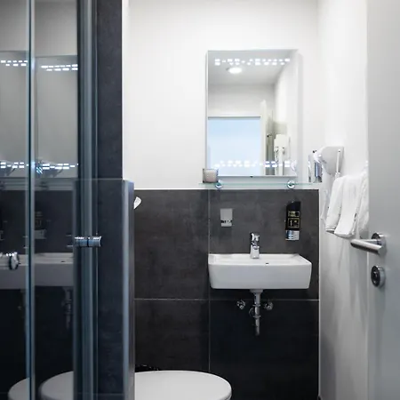 מלון Innception 3*